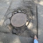 Огромная яма на дороге